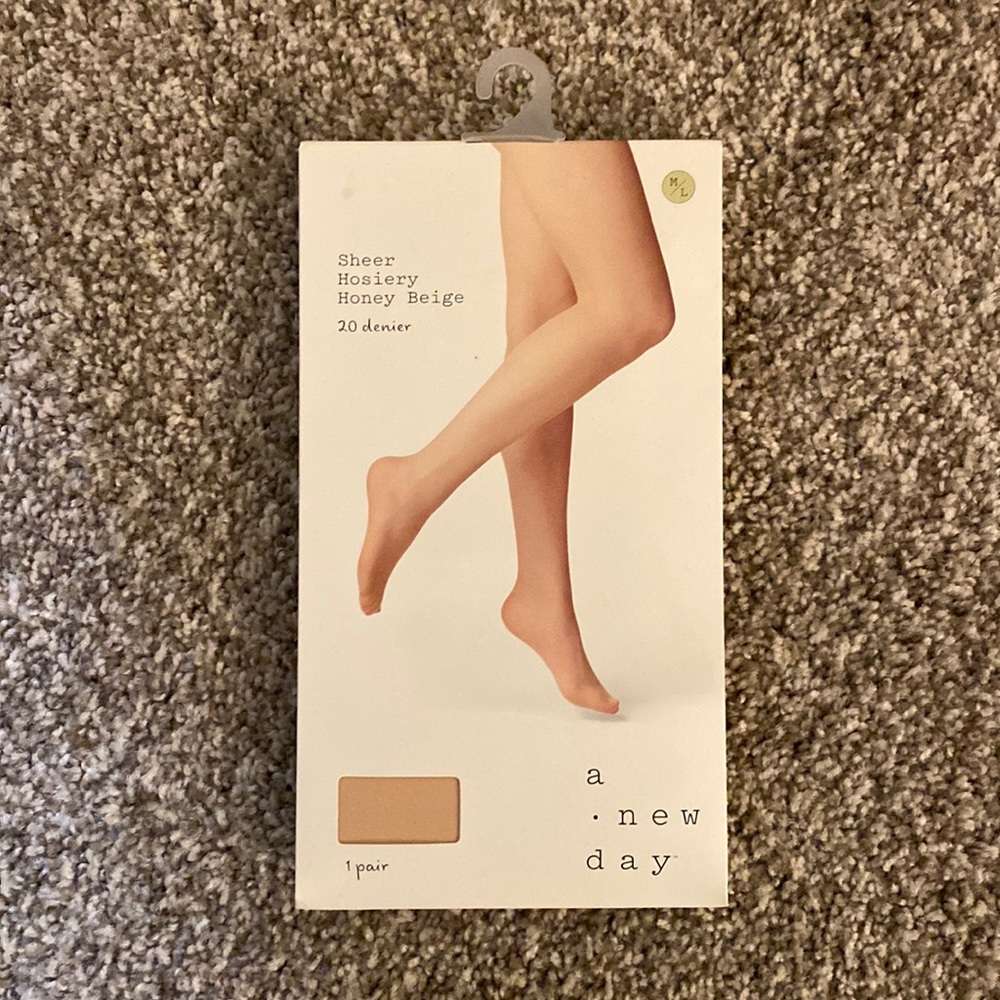 SHEER HOSIERY IN COLOR HONEY BEIGE